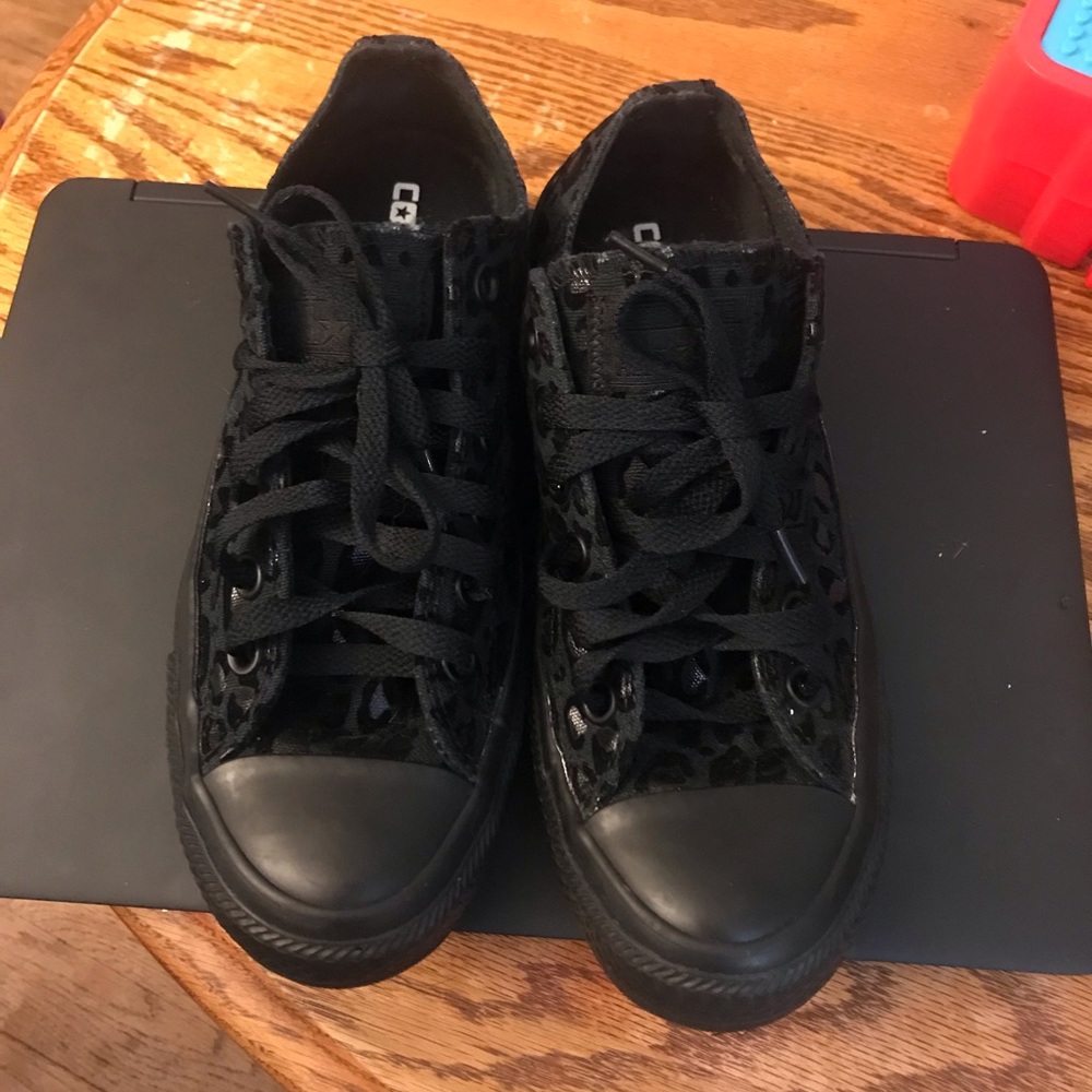Black leopard print converse